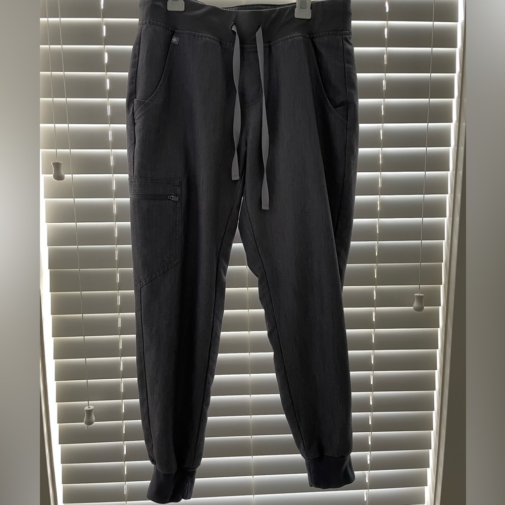 High Waisted Zamora™ Jogger Scrub Pants, size small petite, color graphite